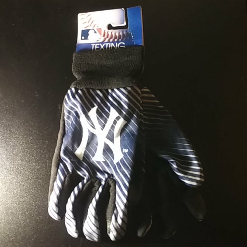 MLB Yankees Texting Gloves